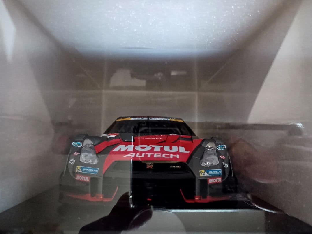 エブロ　1/18 MOTUL　AUTECH　GT-R