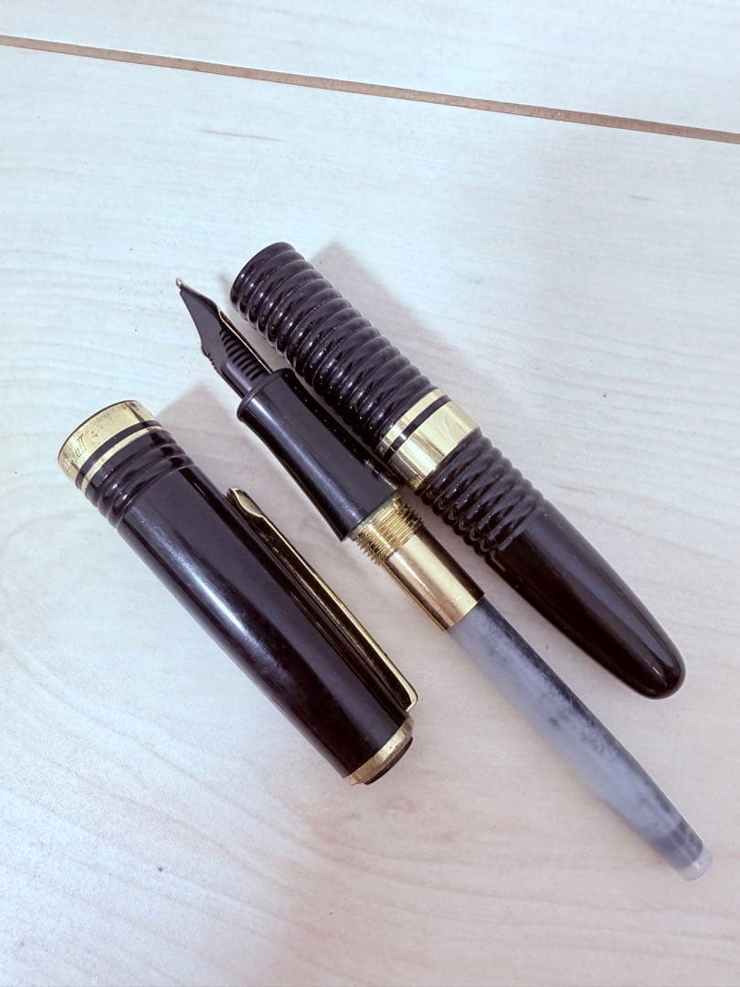 Pelikan ペリカン 万年筆 14K 金ペン先 ブラック×ゴールド