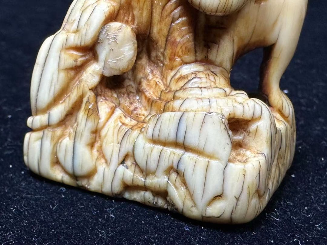 根付　置物　アンティーク　天然素材　彫刻 古美術品　細密細工　骨董コレクション