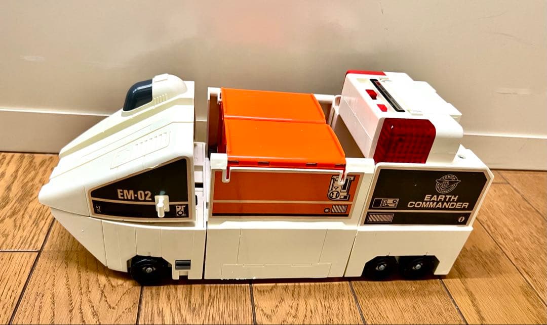 未使用　トミカ未来緊急隊 アースコマンダー スーパーコマンドベース TOMY