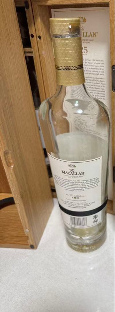 The Macallan25年ハイランドシングルモルトウイスキー空き瓶空き箱１つ