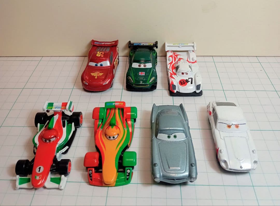 トミカディズニーカーズ7台