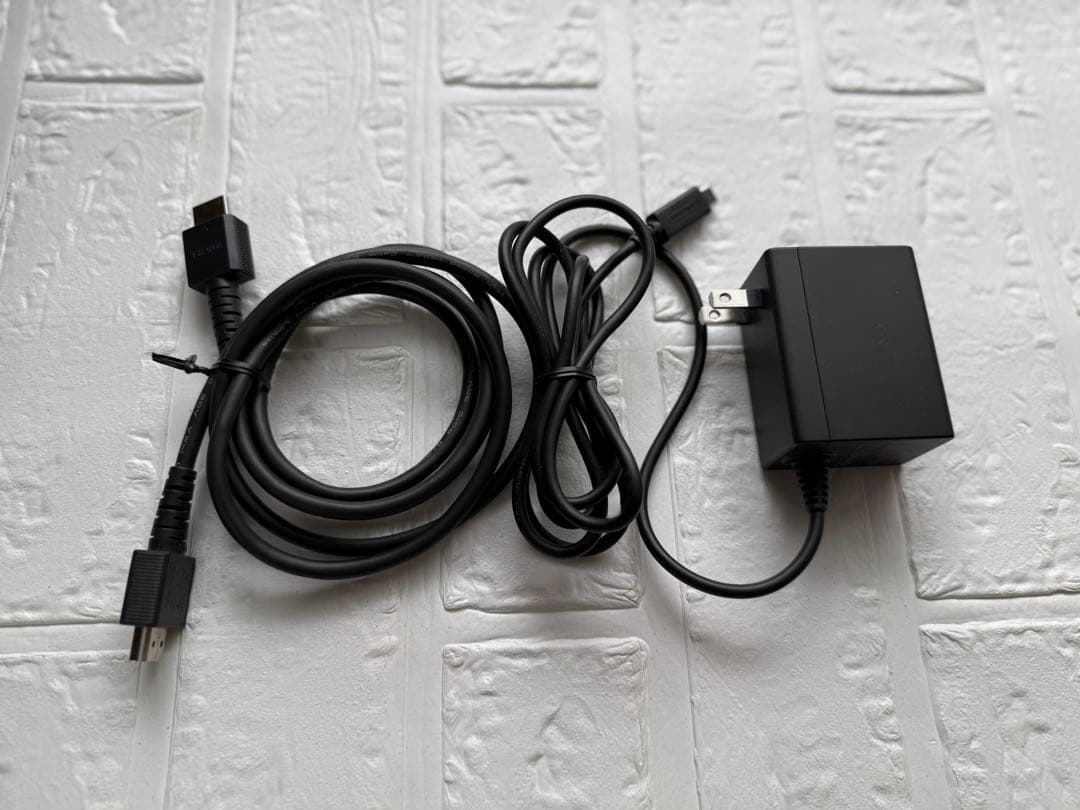 【Nintendo Switch 本体＋収納ケース付き】