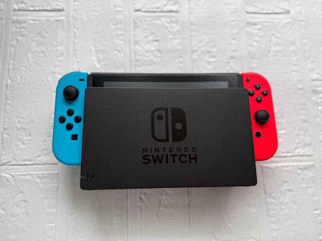 【Nintendo Switch 本体＋収納ケース付き】