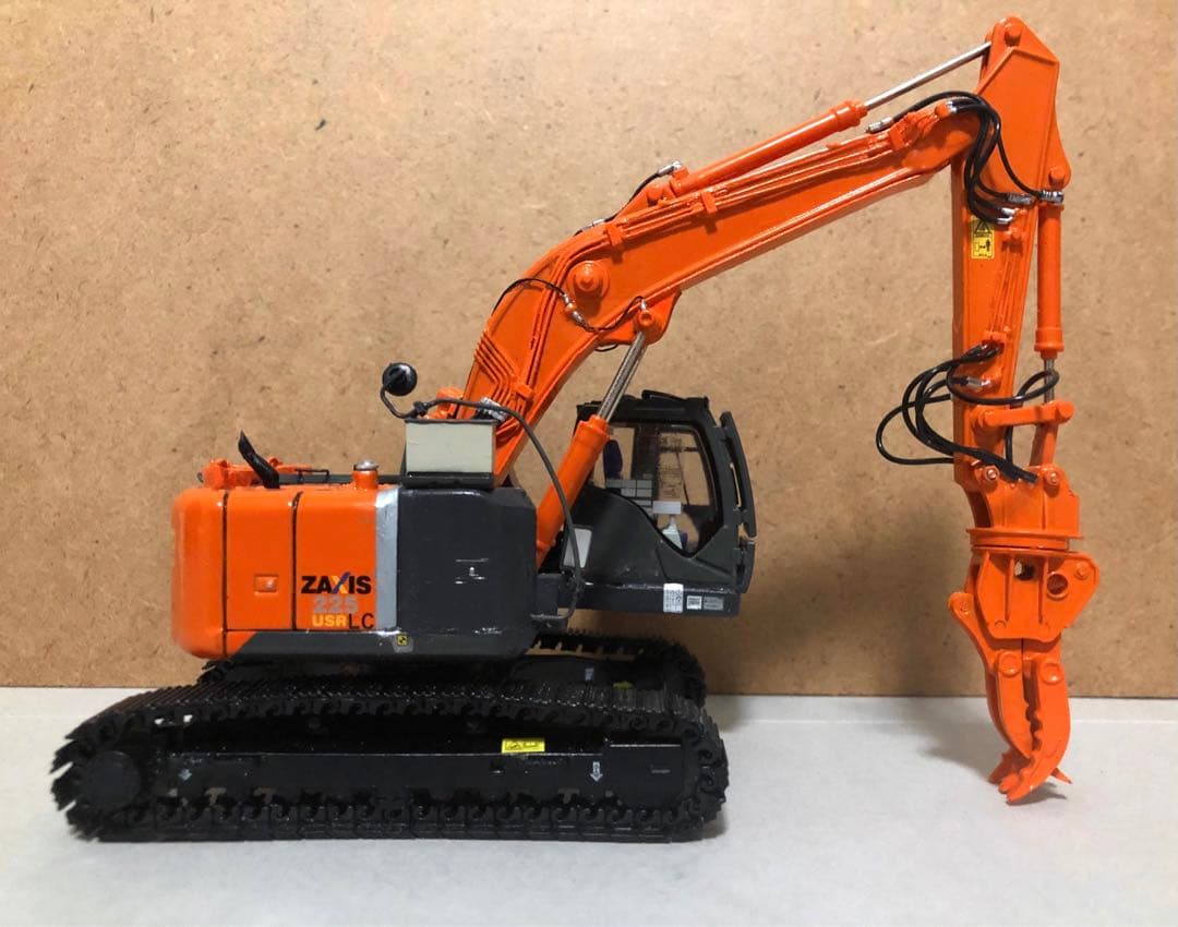 日立建機ZAXIS225USRLC-3 油圧ショベル1/50