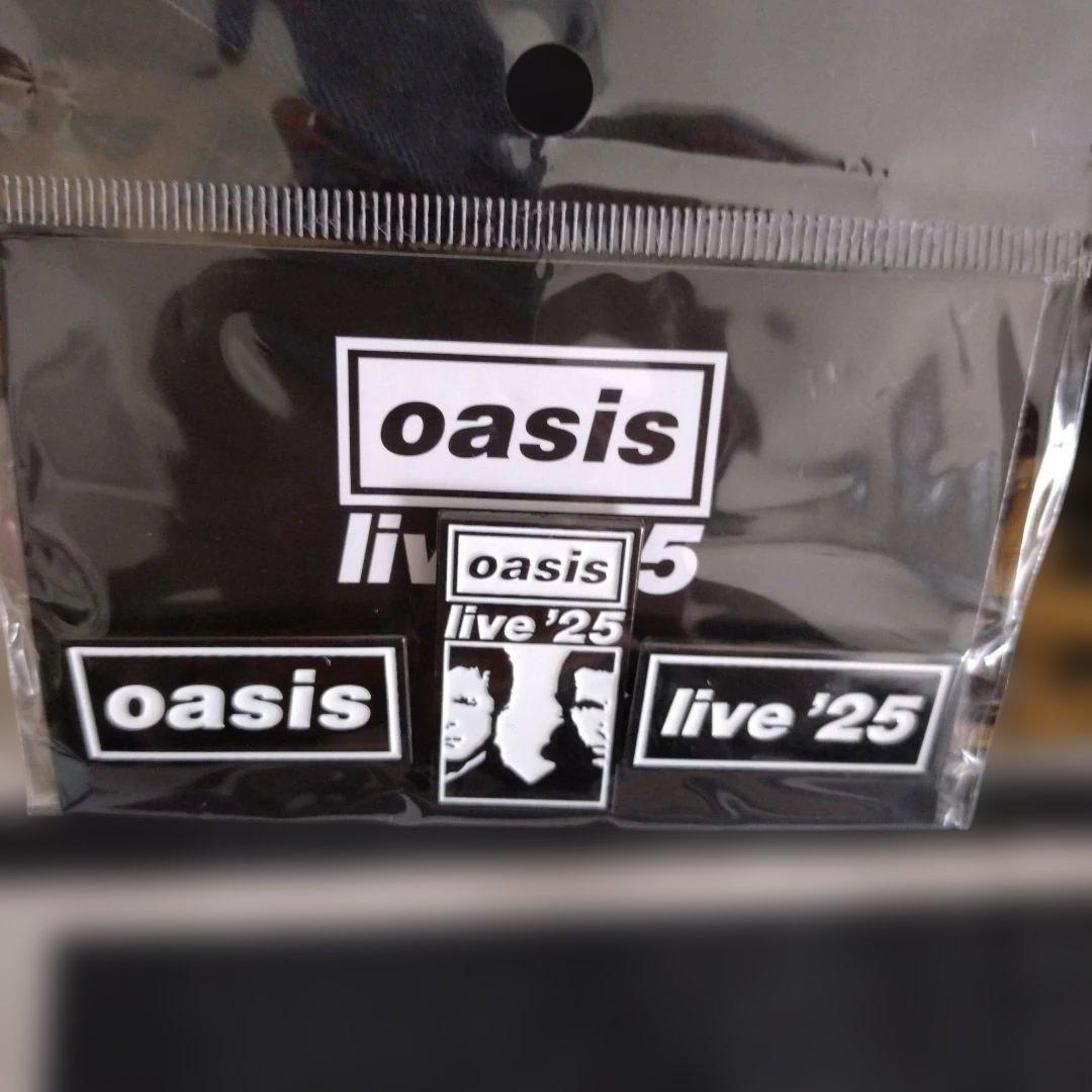 【oasis】Live'25 イギリスツアー公式グッズ(トートバッグ、バッチ)