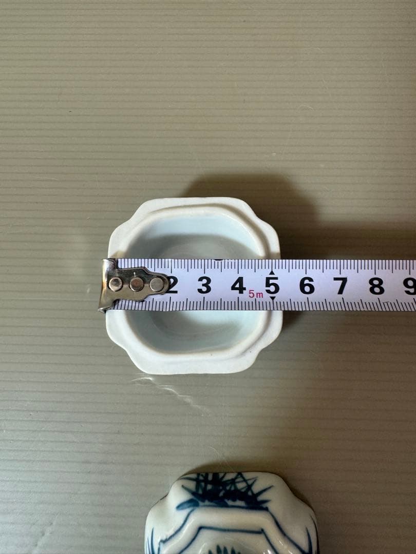 2716 染付香合　竹虎文　徳昇作