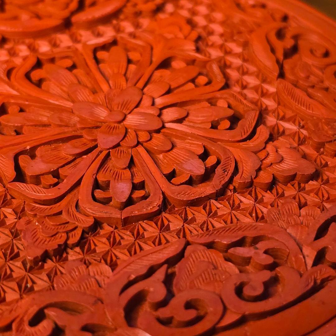 中国　堆朱彫 幾何地唐華唐草文 　三輪蓋物