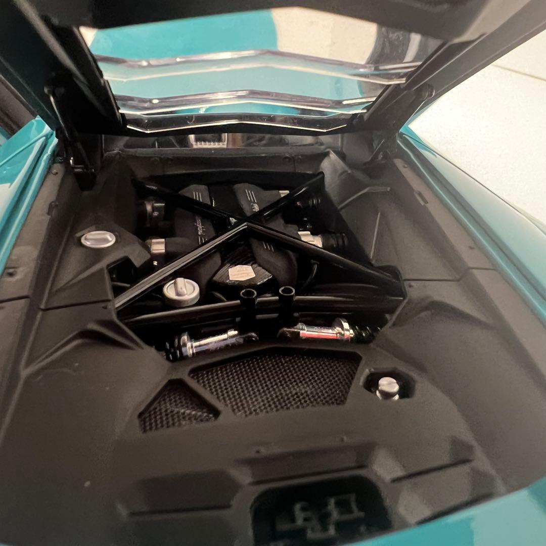 オートアート　ランボルギーニ　アヴェンタドール　LP700-4　ターコイズブルー