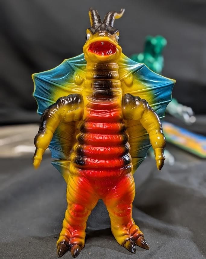 キングマイマイ成虫＆幼虫（ブルマァク復刻・怪獣郷）ソフビフィギュア２体セット