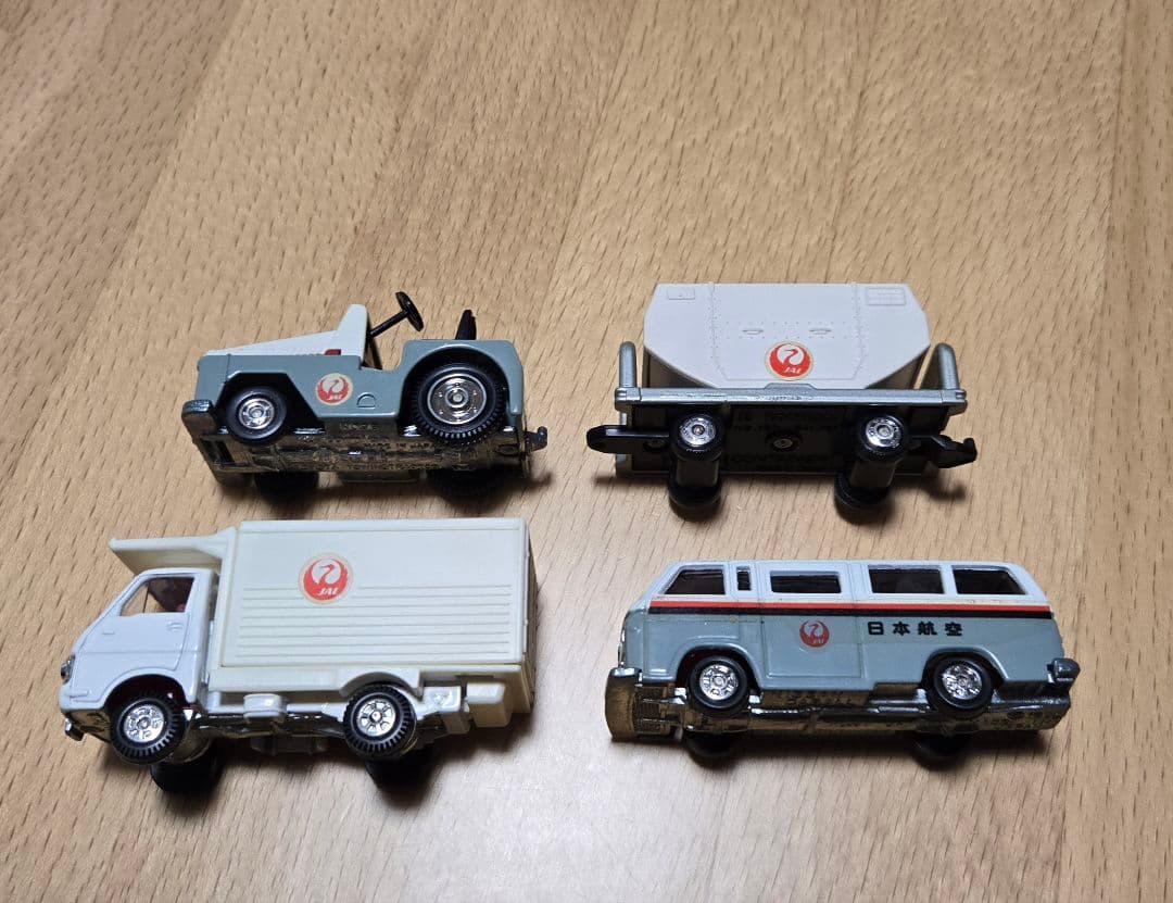 トミカ黒箱　日本航空4台セット