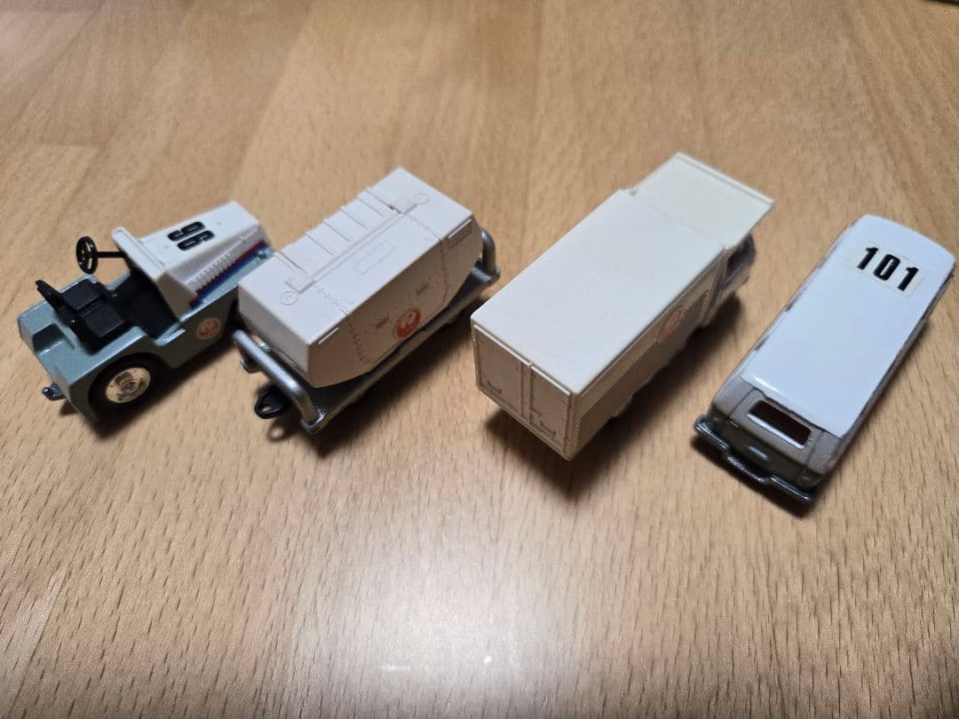 トミカ黒箱　日本航空4台セット