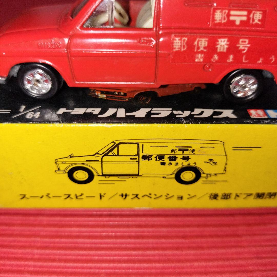 トミカ『トヨタハイラックス』1Eホイール