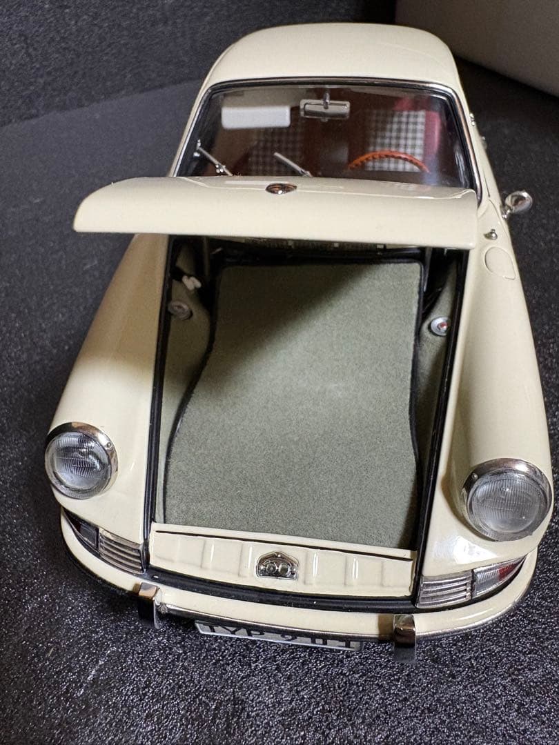 CMC 1/18 ポルシェ 901(911) 1964 アイボリー