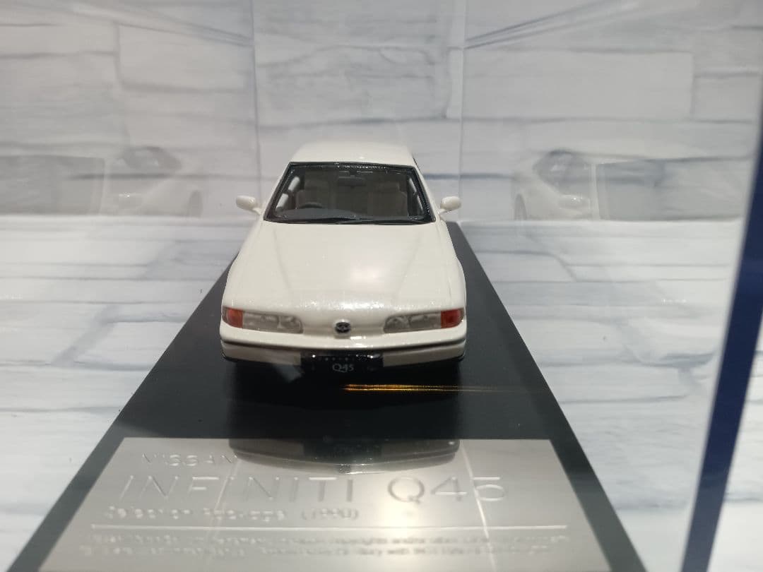 1/43 ハイストーリー　日産　インフィニティ　Q45 ミニカー　ホワイト