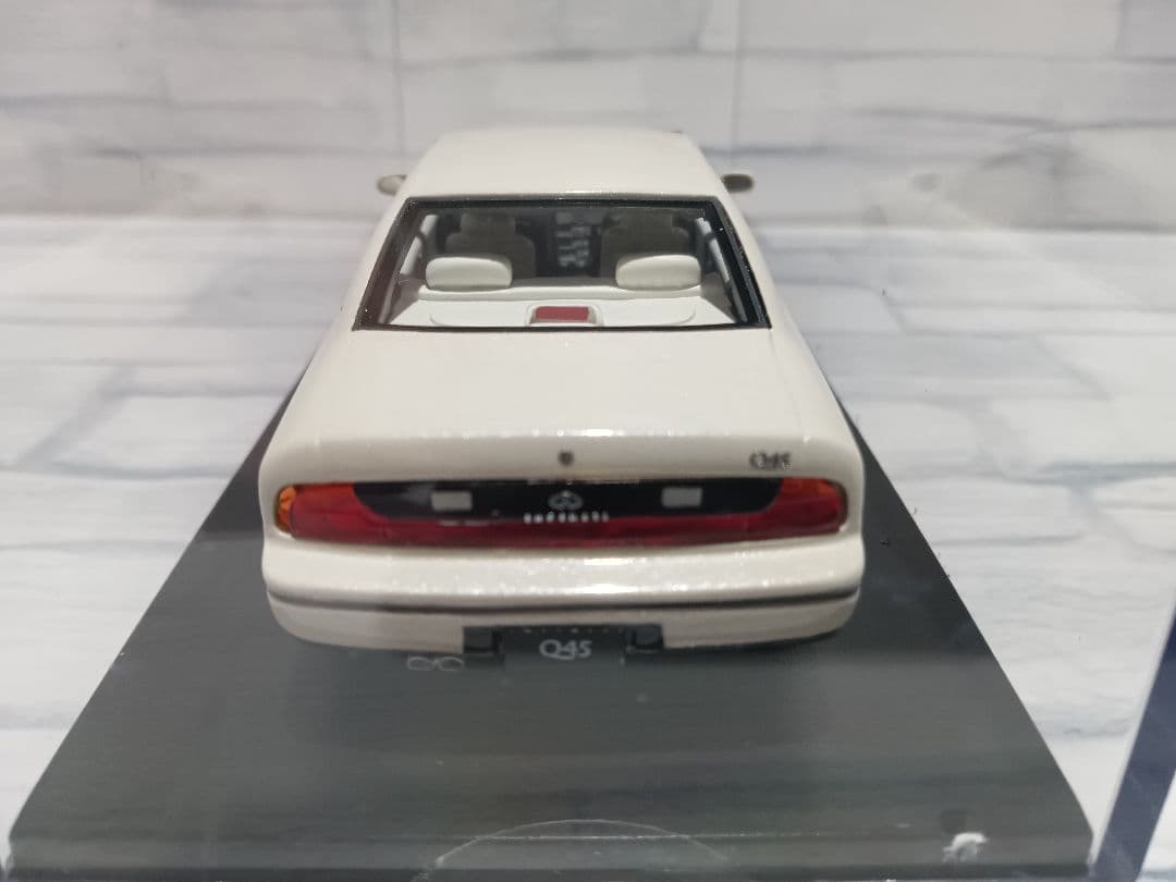 1/43 ハイストーリー　日産　インフィニティ　Q45 ミニカー　ホワイト