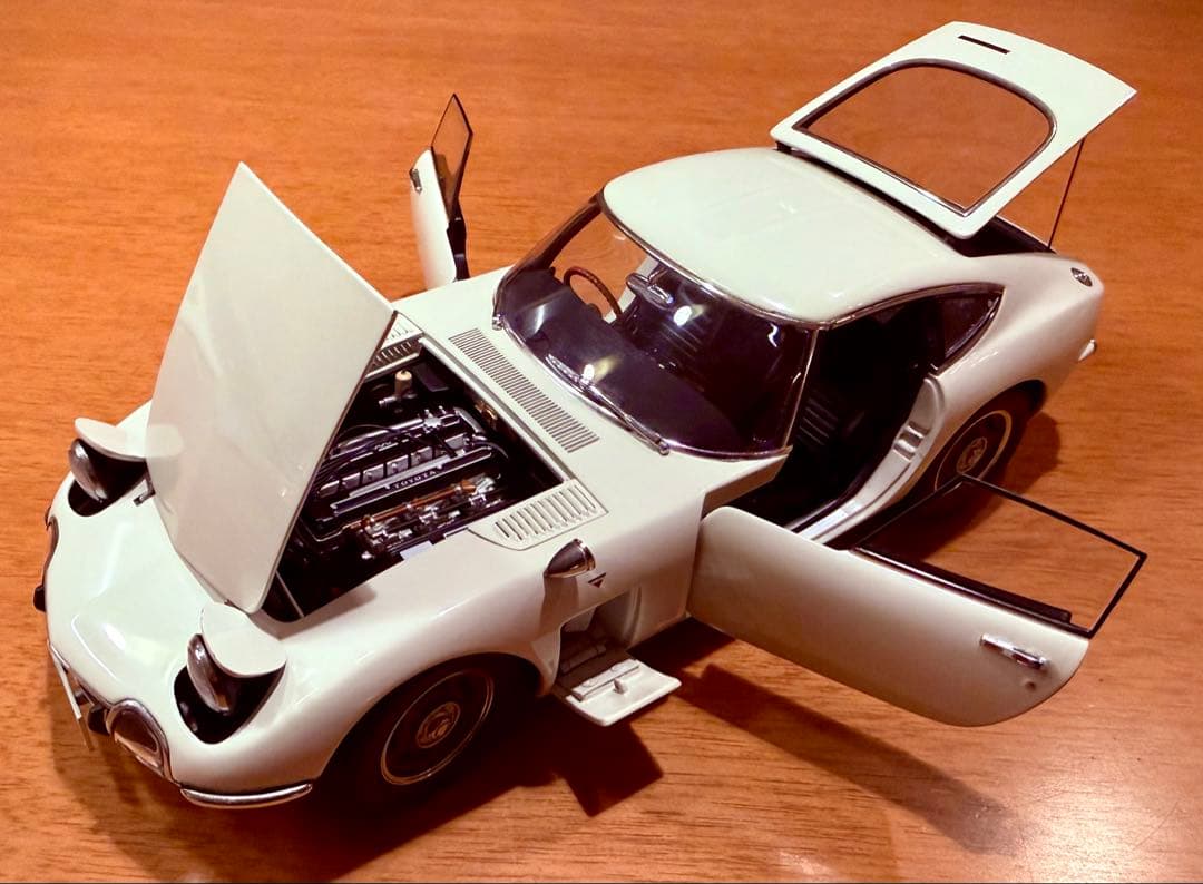 AUTOart製 トヨタ2000GT 1/18