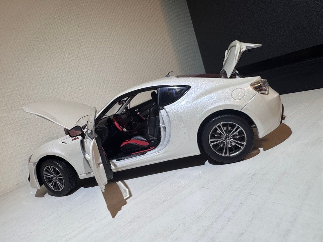 トヨタ86 ミニカー 白　 1/18