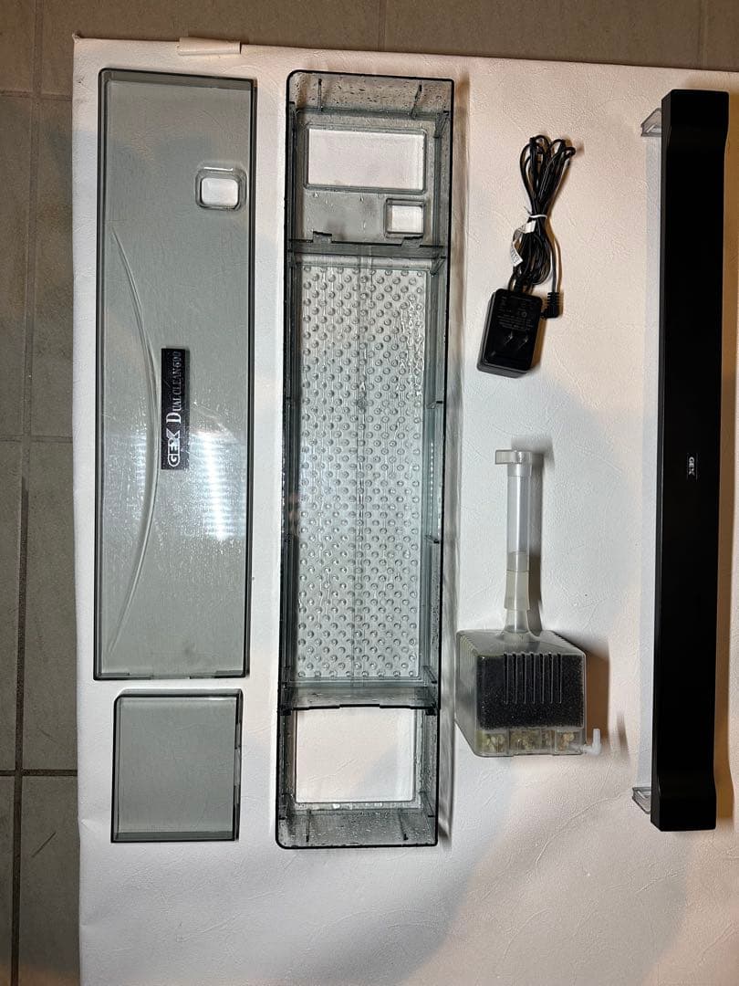 ６０センチ　水槽　曲げガラス　ライト　上部フィルター　GEX