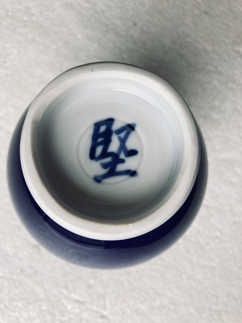 瑠璃釉花生けです。