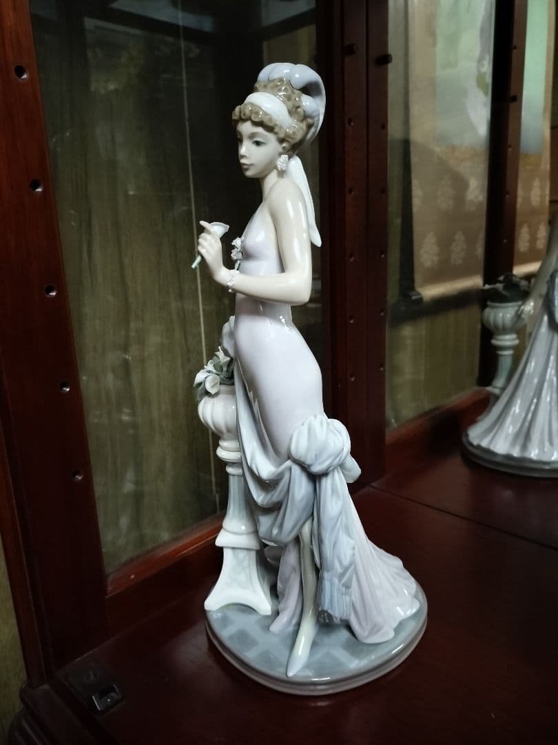 【専用です！】【欠けあり】リヤドロ　大型　 陶器人形　貴婦人　No.5377