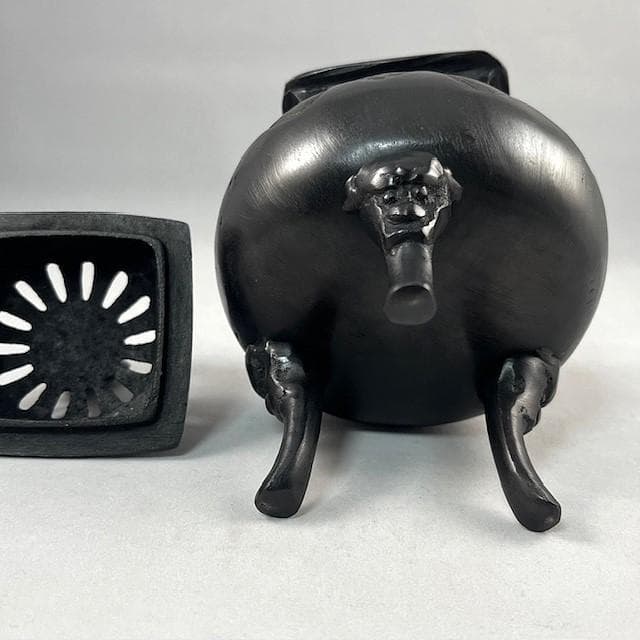 四角菖蒲文鋳銅香炉　秀月　茶道具　共箱