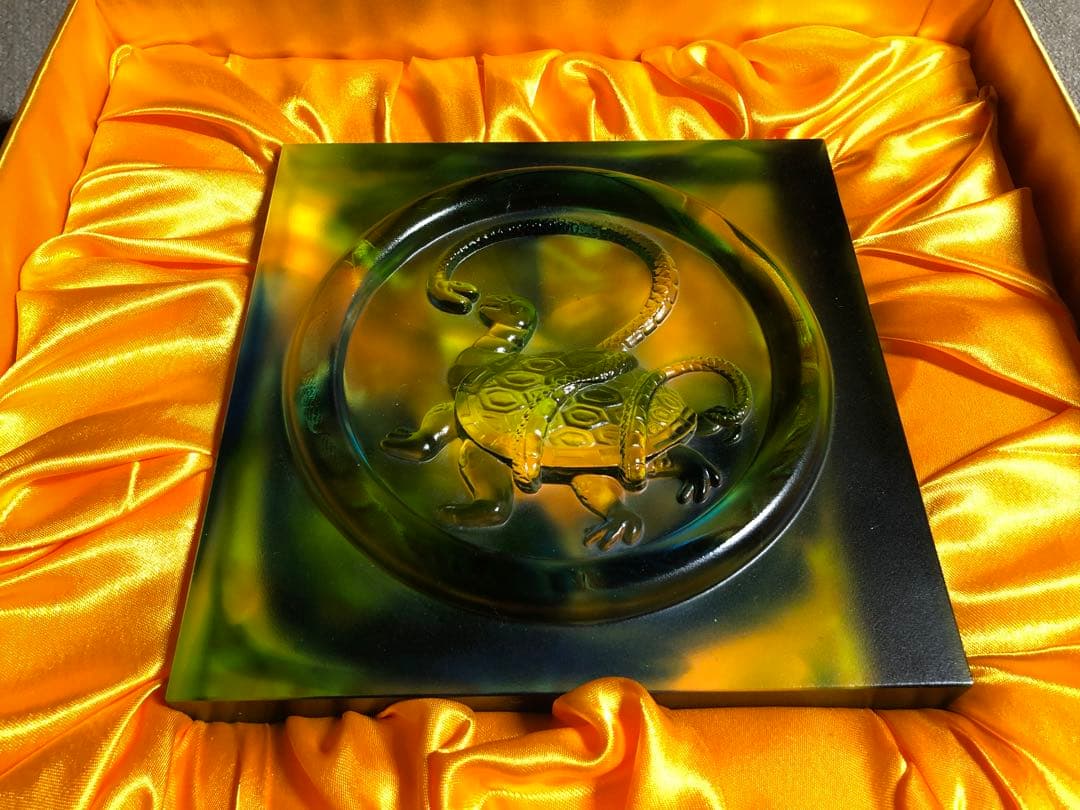 瑠璃置物。玄武文。美品。2005年作品。琉璃工坊。美術品。自家藏出。