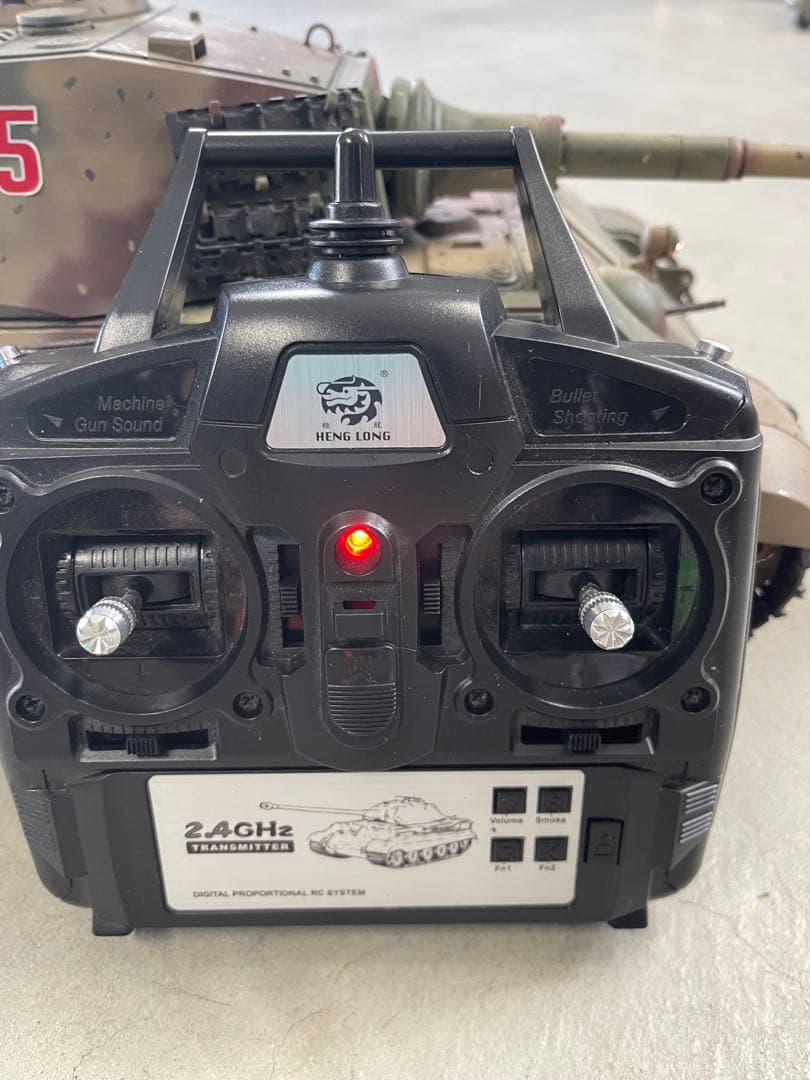 ヘンロン1／16 キングタイガーラジコン戦車　ジャンク