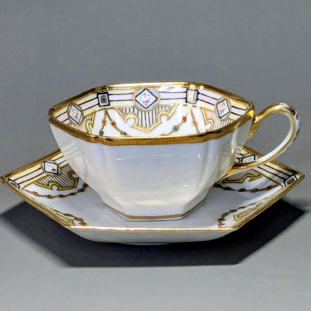 オールドノリタケ・金盛上陽刻薔薇柄　ガーランド装飾　ヘキサゴン　カップ＆ソーサー