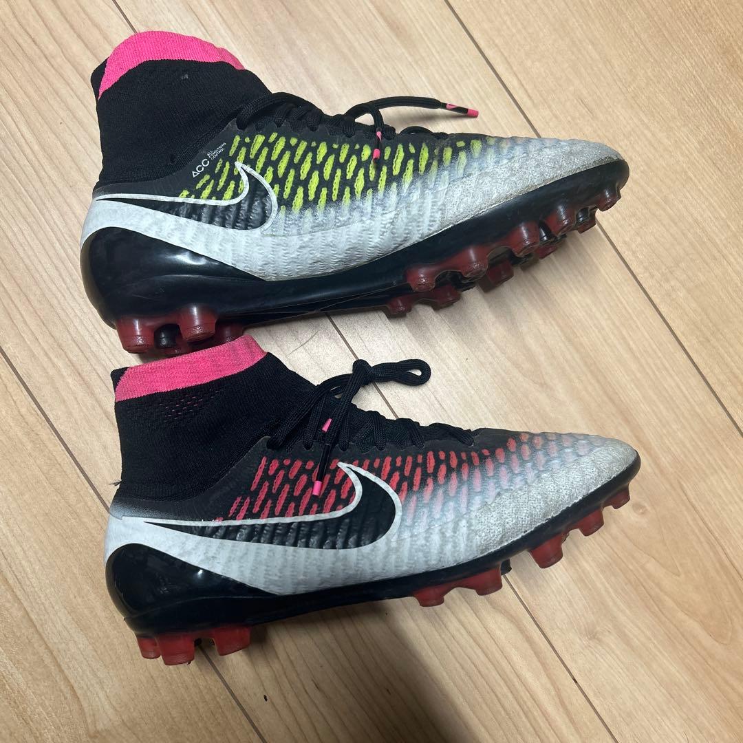 Nike マジスタオブラAG
