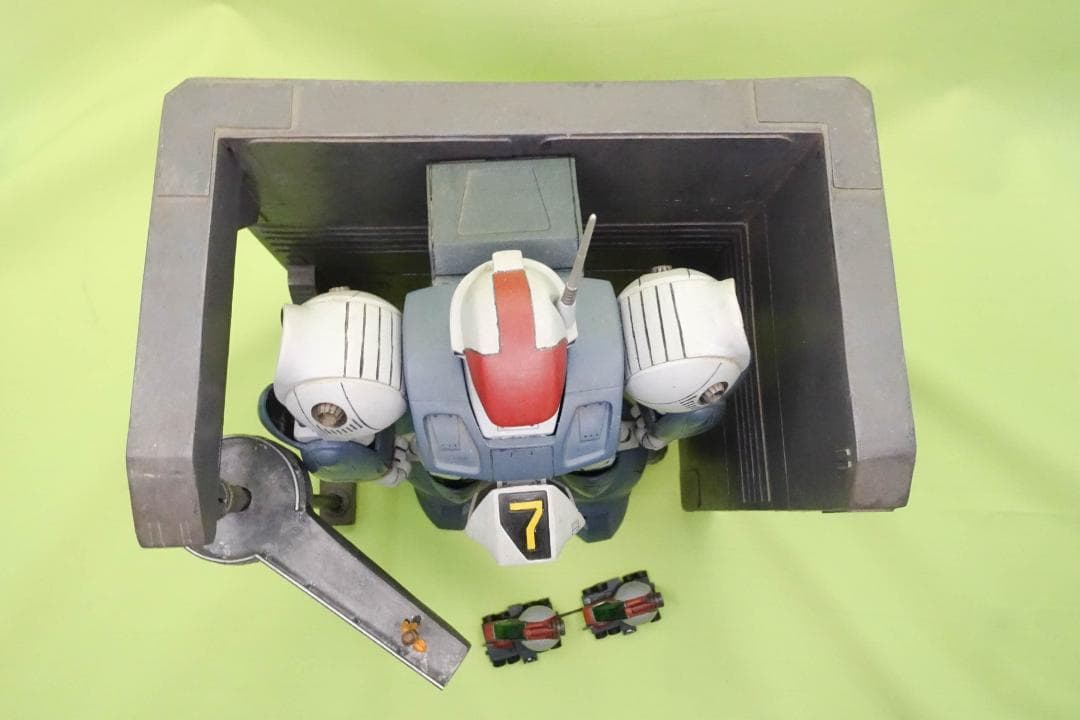 【全塗装完成品】1/100　ラウンド・バーニアン・バイファム ／整備ハンガー付