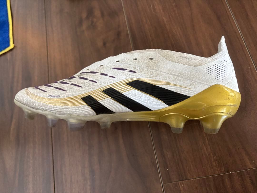 adidas Predator サッカーシューズ ホワイト/ブラック/ゴールド