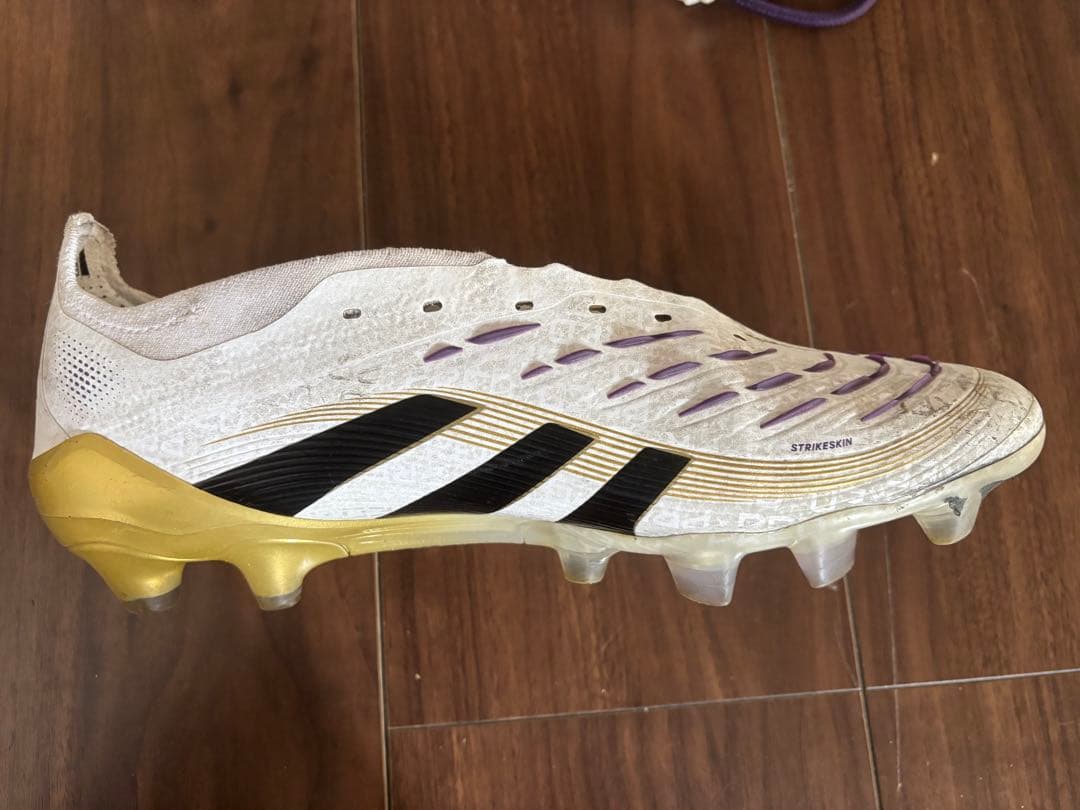 adidas Predator サッカーシューズ ホワイト/ブラック/ゴールド