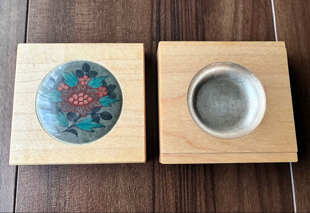 人間国宝 十四代 今泉今右衛門 色絵 薄墨草花文香合 有田焼