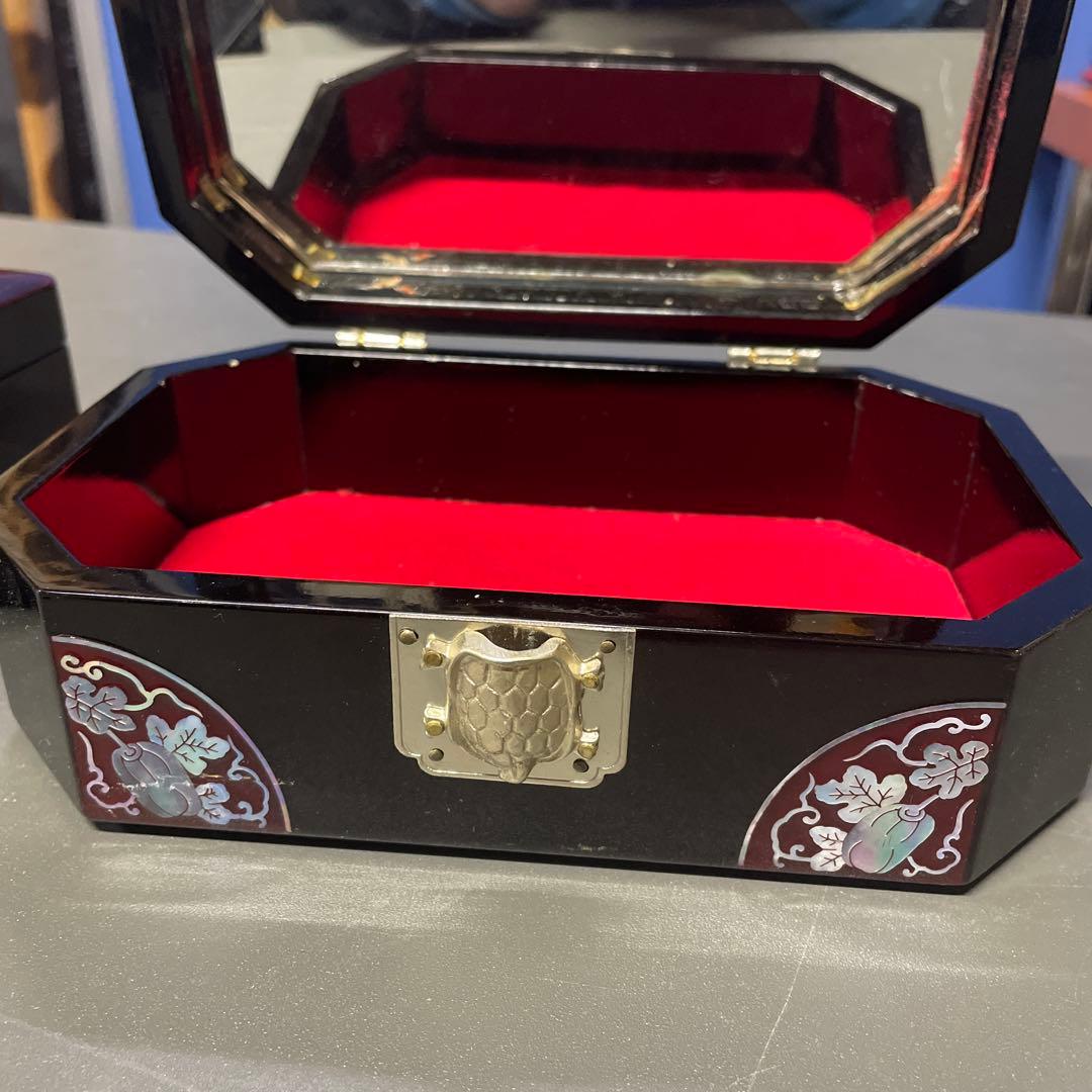 漆器箱 黒と赤の象嵌細工 小型