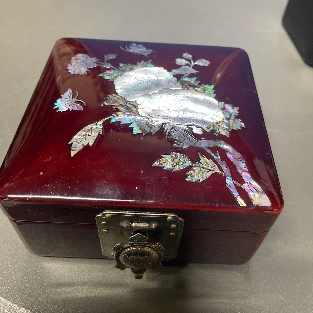 漆器箱 黒と赤の象嵌細工 小型