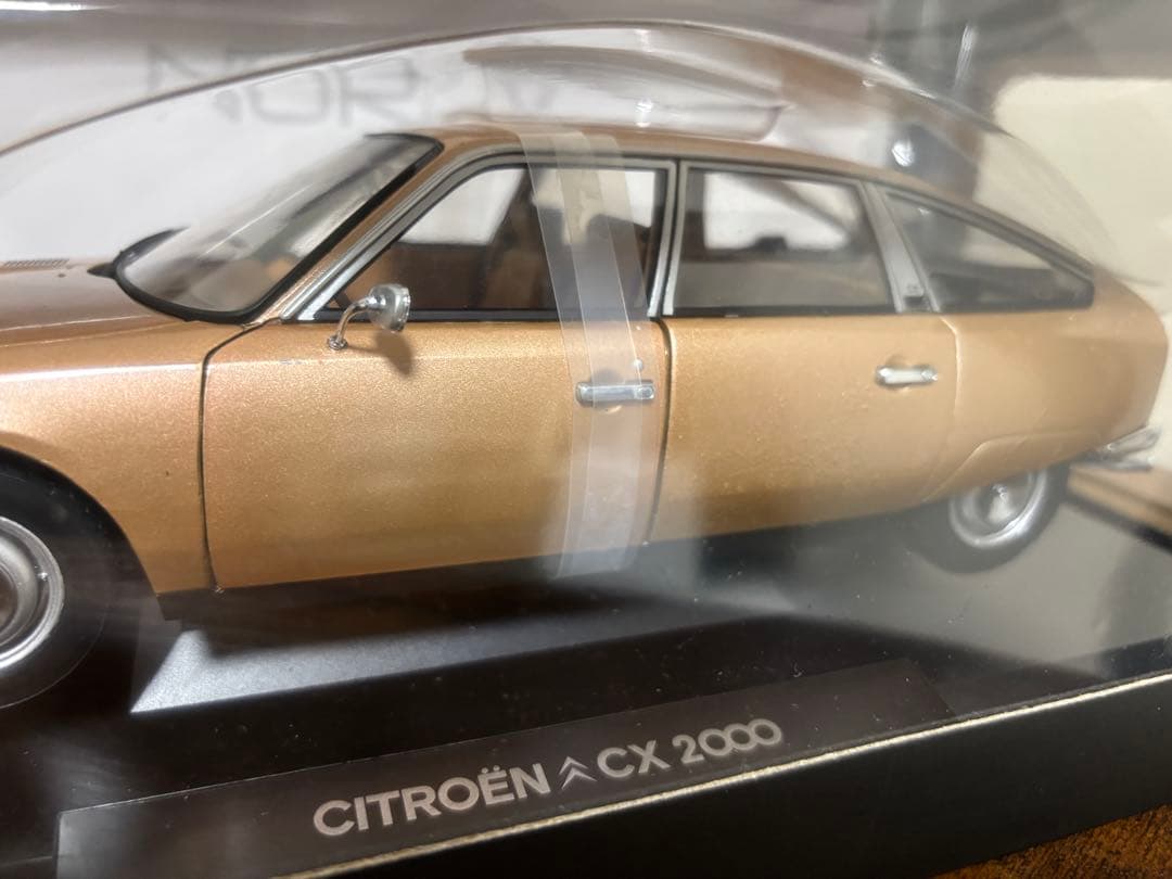 ノレブ　シトロエンCX2000 1/18 ミニカー