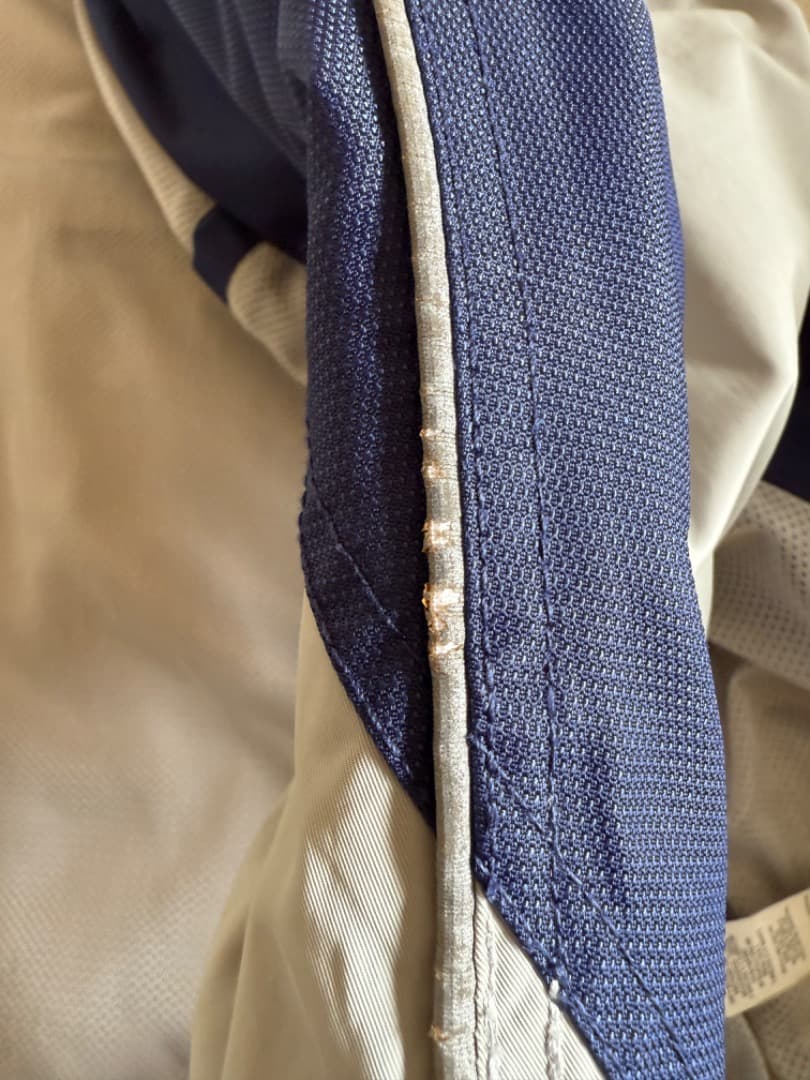 コルナゴのアノラックパーカー