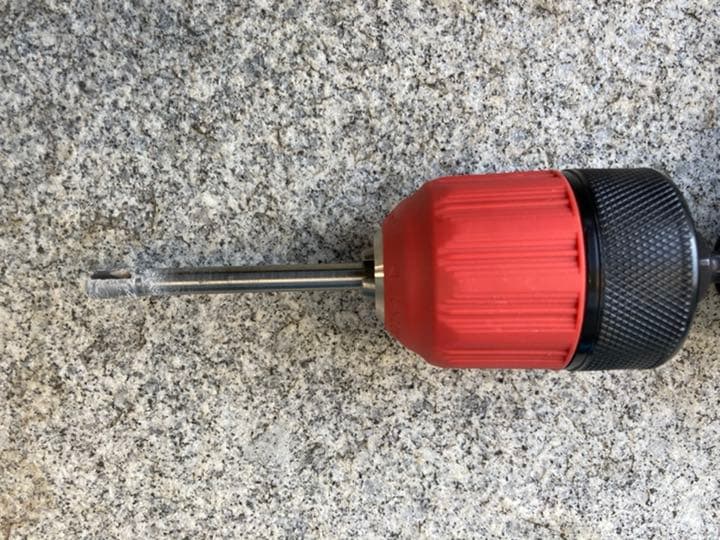 硬い石、レンガなどに穴を開けるダイヤモンド工具