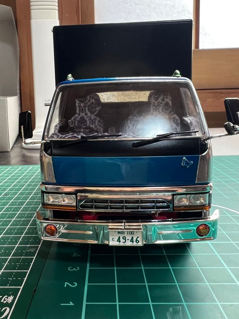 アオシマ　1/32 2tキャンター　完成品