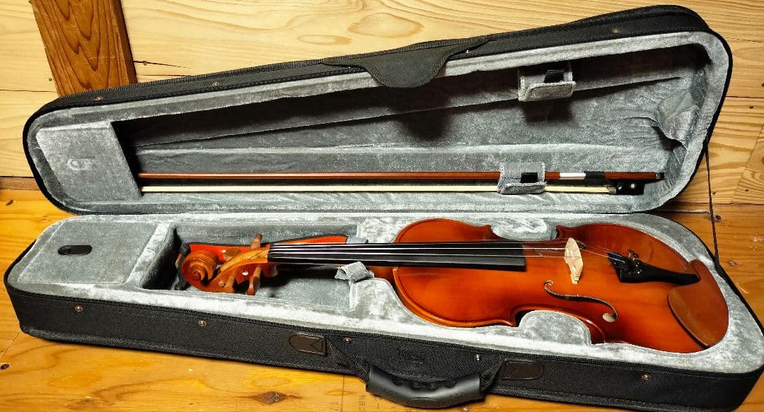 木製バイオリン フルサイズ 4/4 木製弓 • ケース・肩当・松脂付き