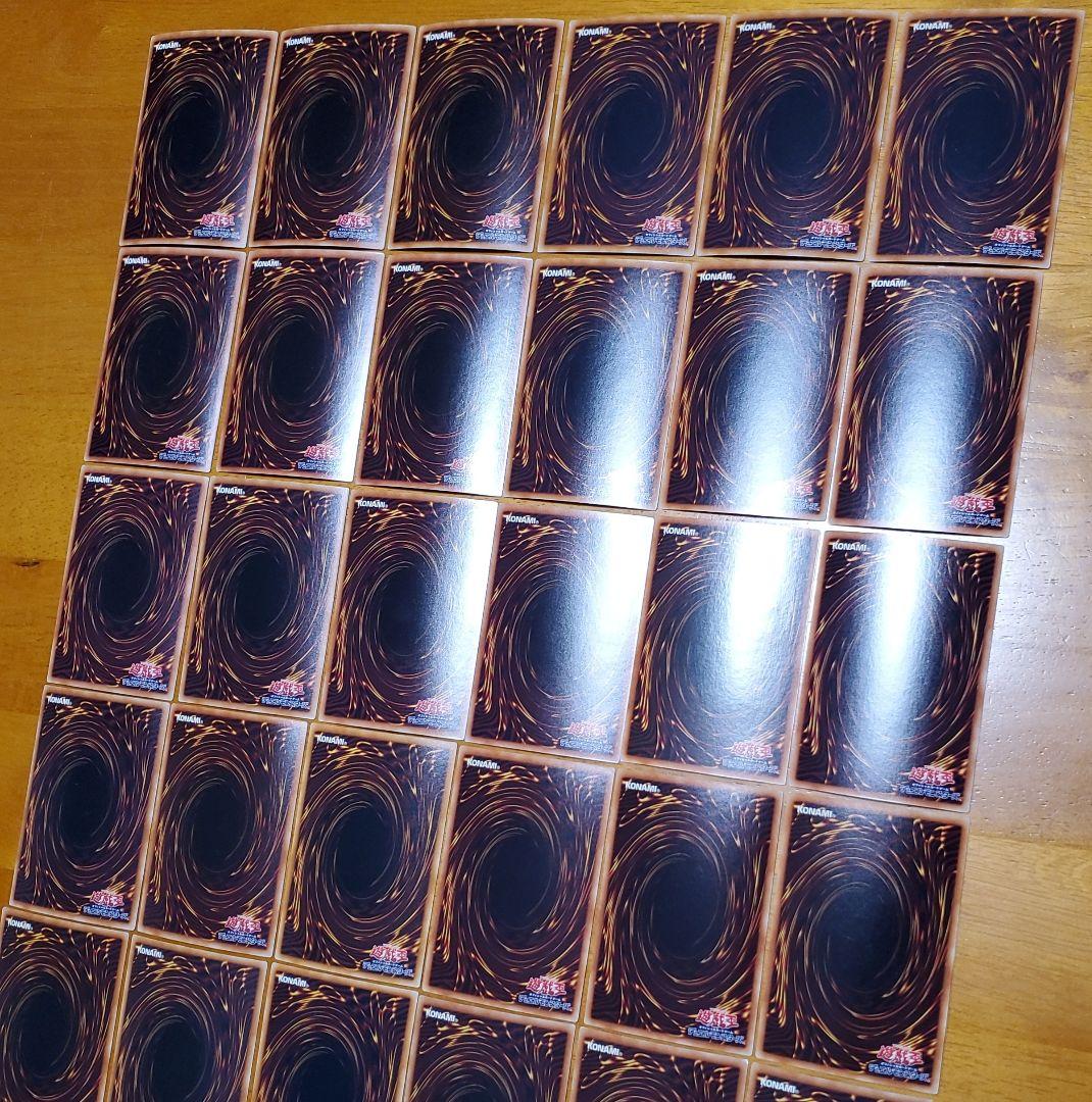 遊戯王　まとめ売り　青眼の白龍　ブラックマジシャン他　36枚セット本日出品取下げ