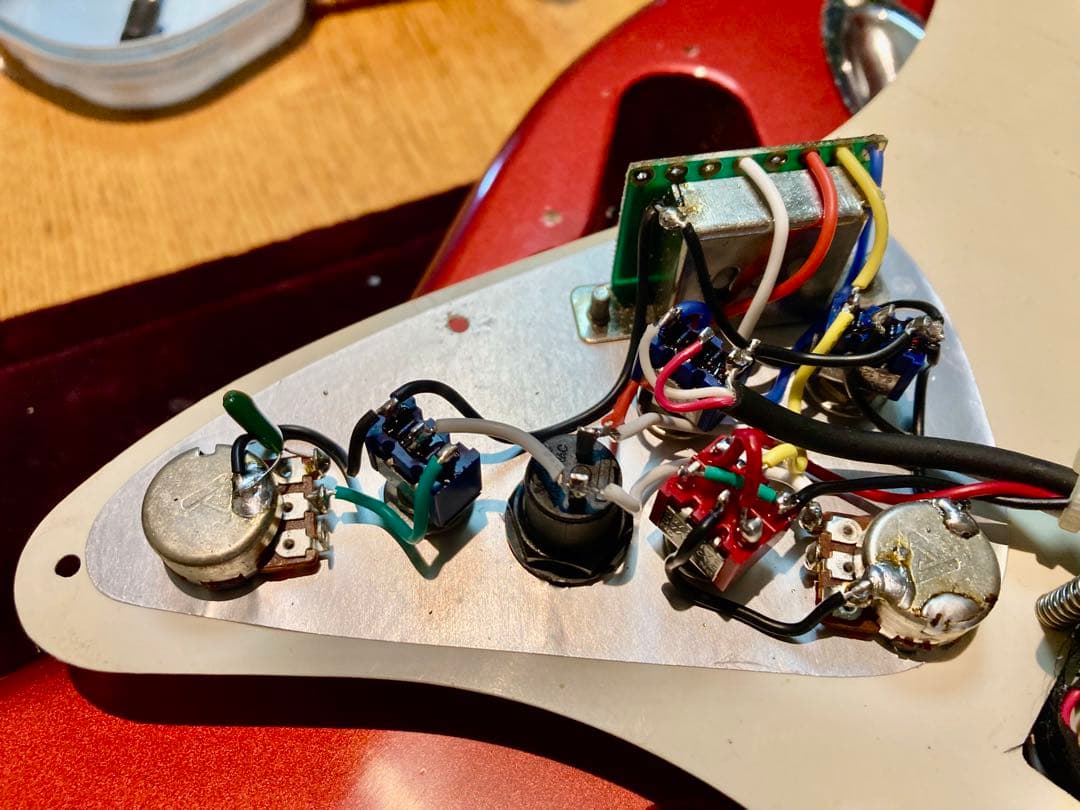 ☆依頼値下　☆美品　新機能満載で多彩な音色　希少な一本　Buskers ST