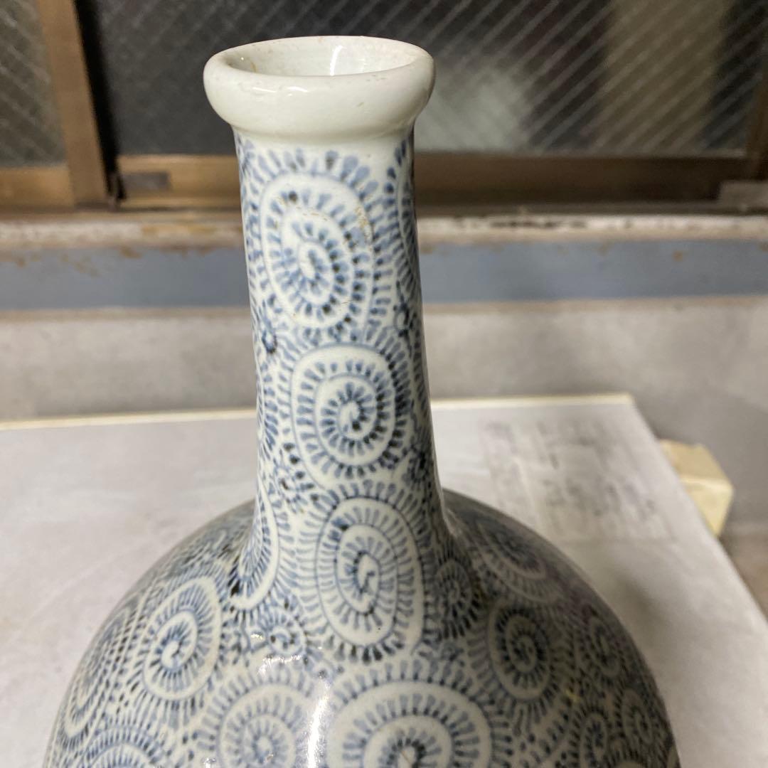 時代　タコ唐草　徳利　伊万里　直径19cmＸ高さ34cm