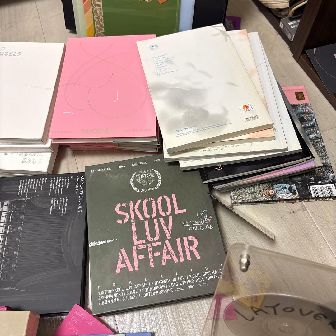 Btsの アルバム、ぬいぐるみ、カード、うちわ諸々まとめ売り