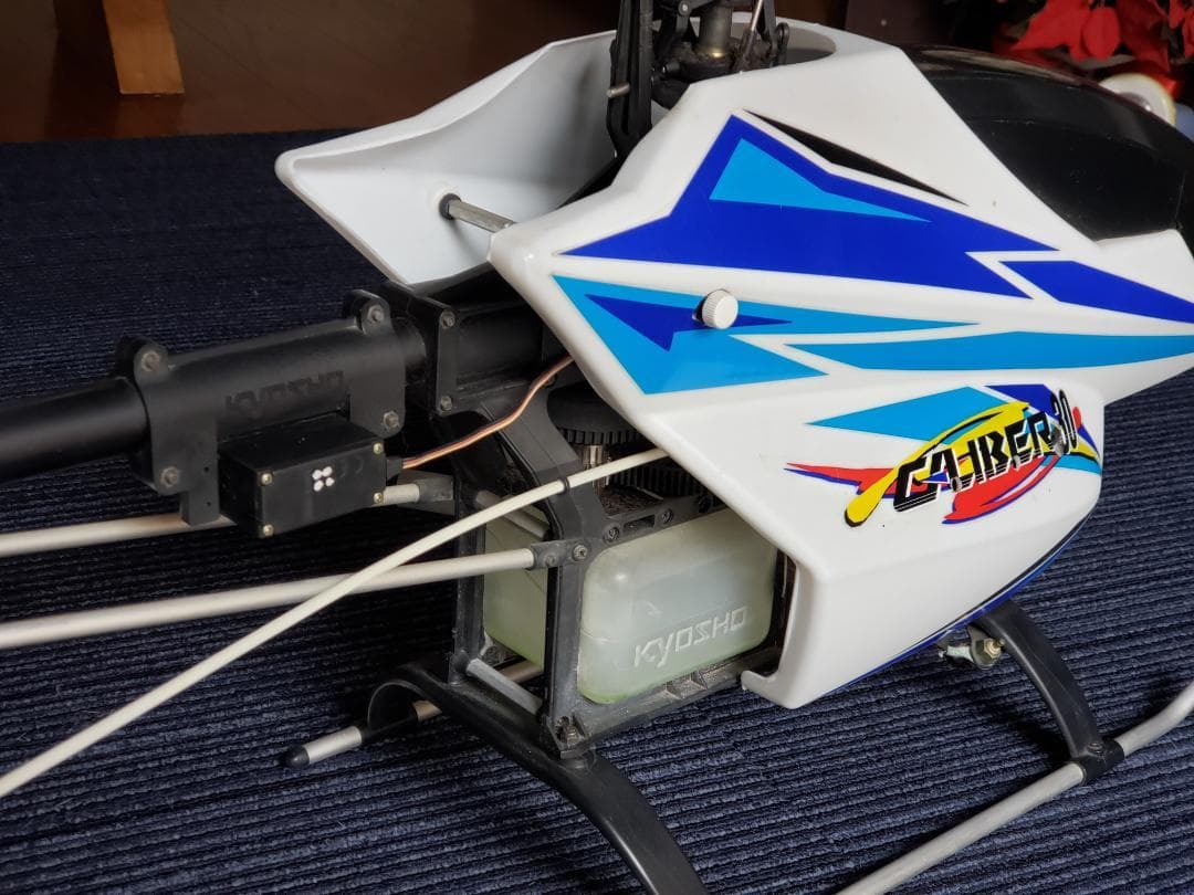 ⭐大幅限定割引・CALIBER 30 エンジン大型コクピットRCヘリセット