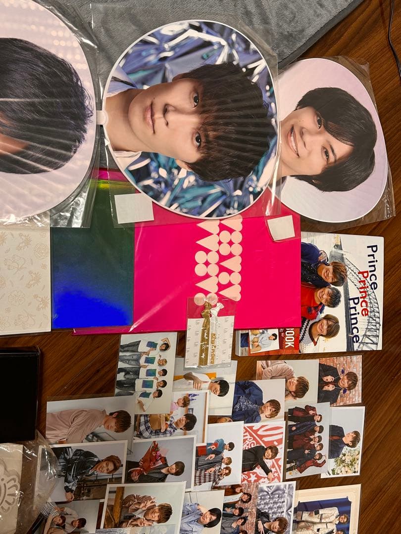 アイドルグッズセット（ファン用うちわ・写真・雑貨）
