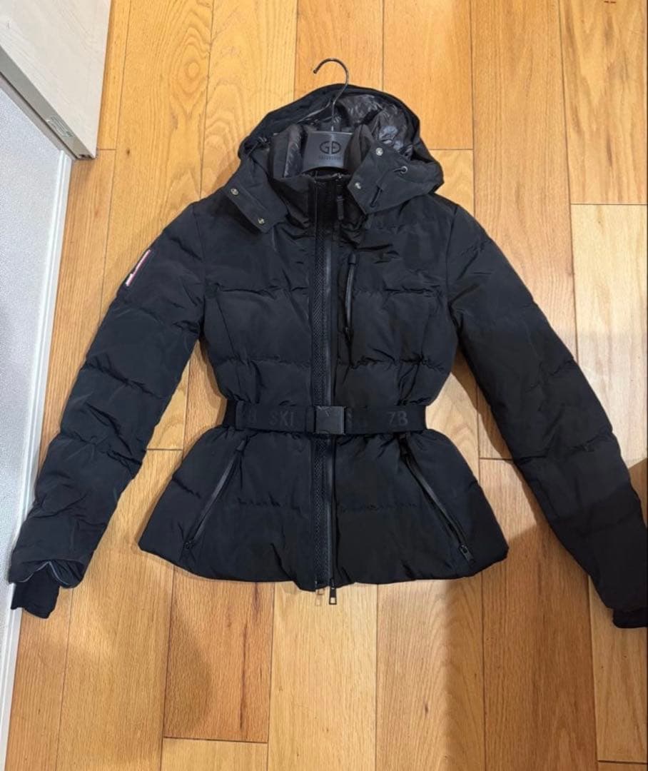 山賀琴子さん着用ZARAスキーウェア