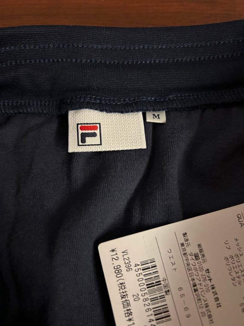 フィラ　テニスウェア　紺色スコート　Mサイズ　新品