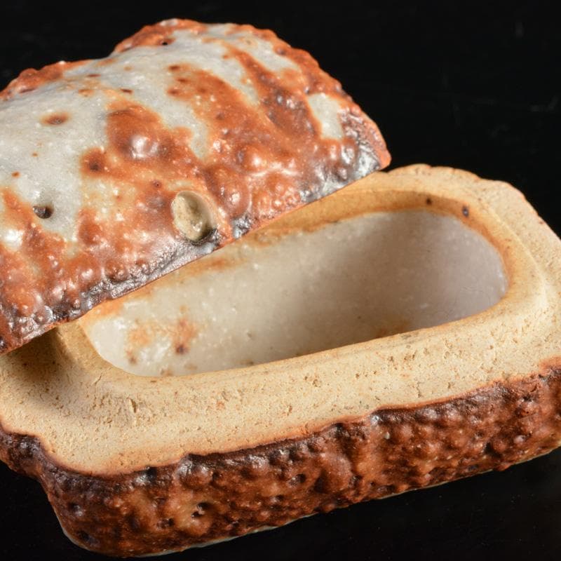 茶道具　鼡志野　加藤春鼎造　俵香合　共箱　V　6338